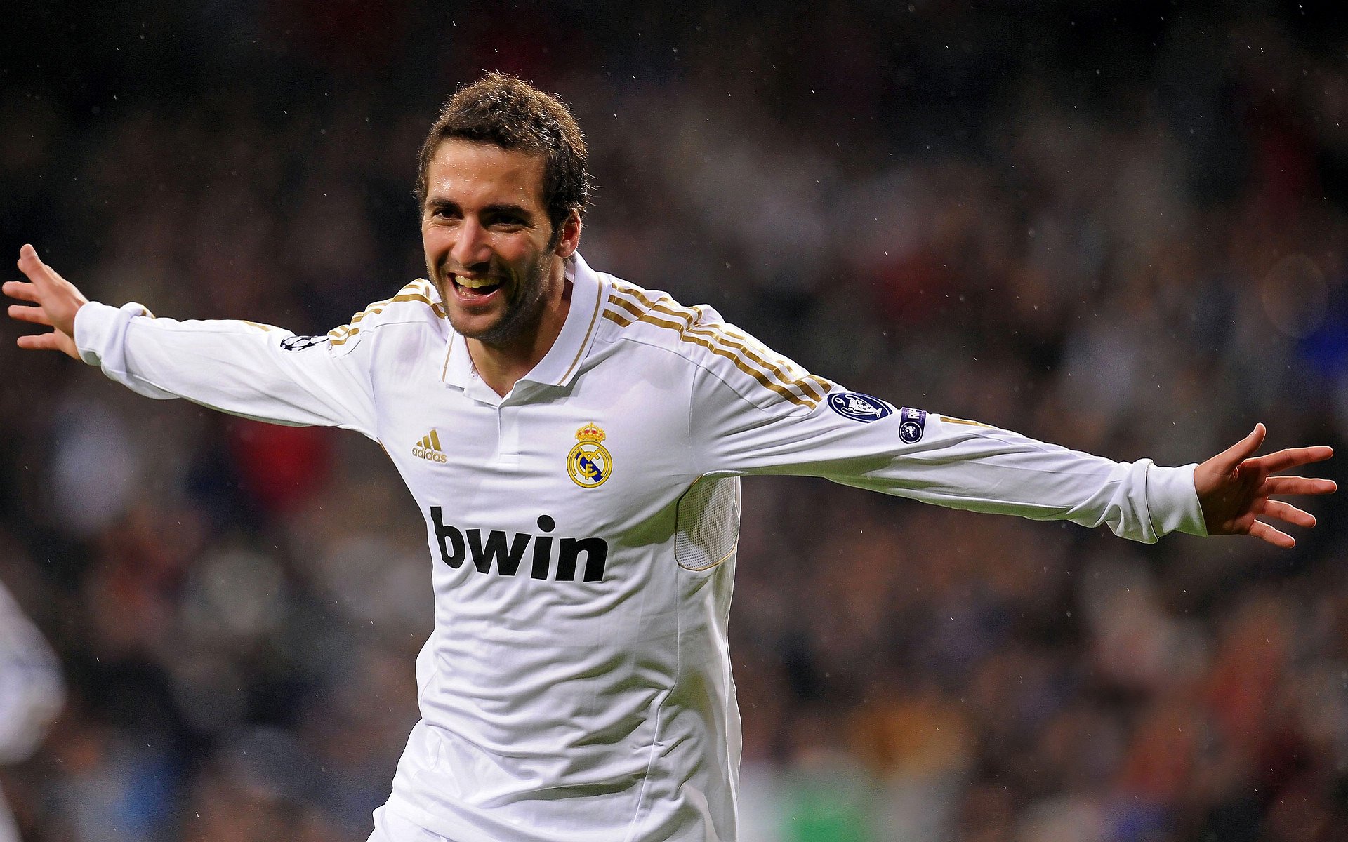 皮克高光闪耀,拜仁横扫塞维利亚展现唯一性统治力