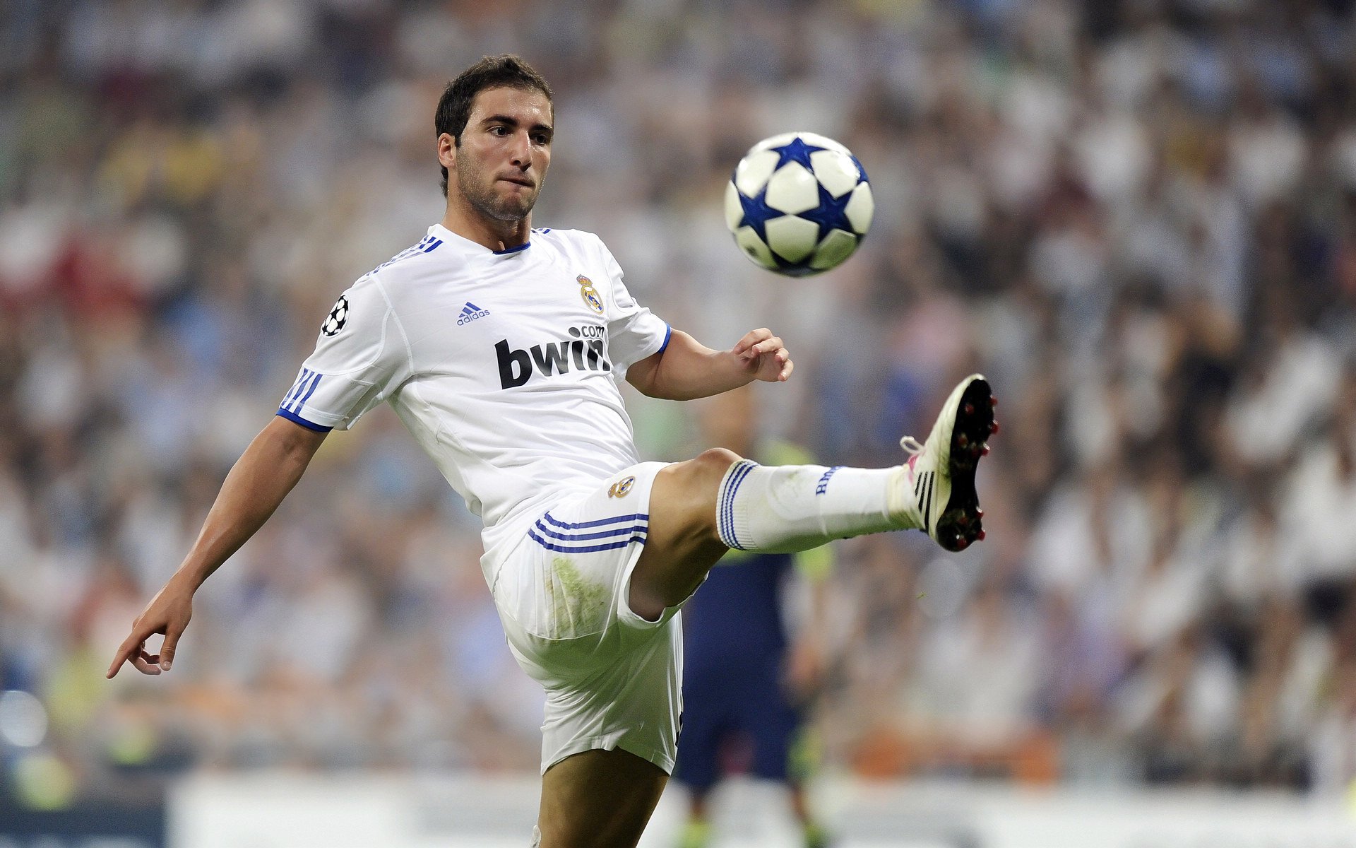 斯坦福桥的泪水与欢呼，谁才是逆转之王？当阿圭罗点燃赛场，切尔西翻盘荷兰的宿命对决